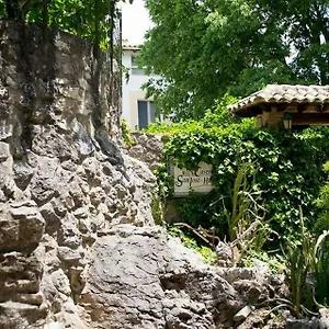 Pensión Caseria San José De, Hutar